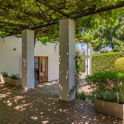 Pergola walkway